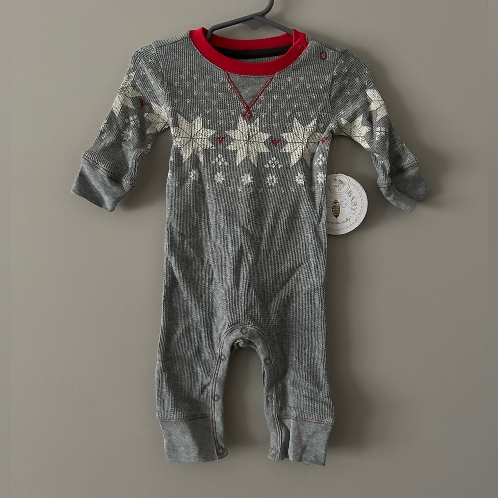NWT - Burt’s Bees Baby Snowflake Christmas Onesie - Size: 0-3 MOS